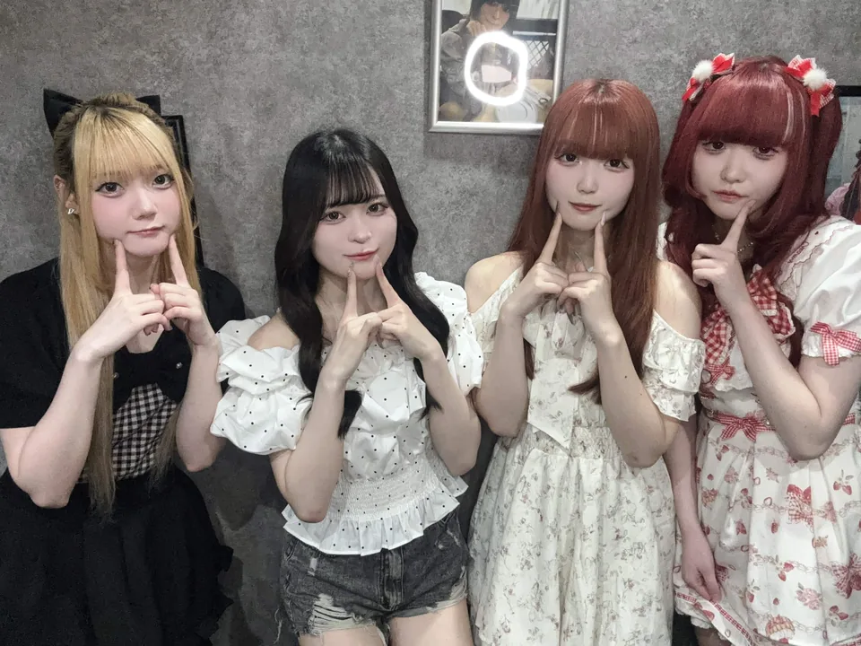 Lily Maidの過去の公式集合写真（2026年8月14日の投稿）